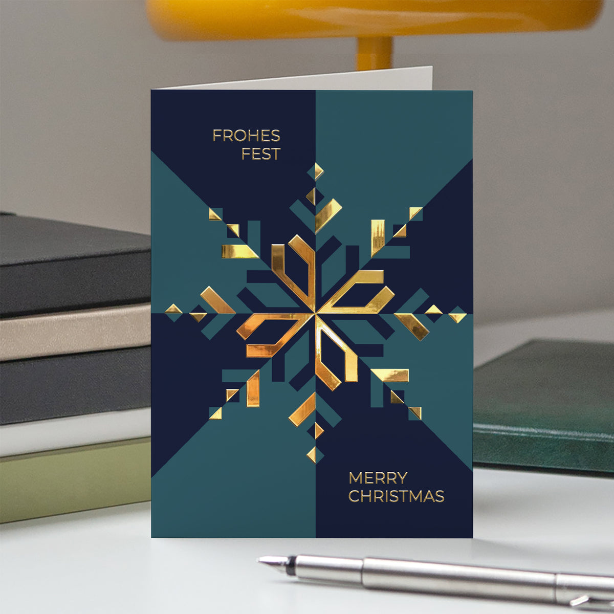 Edelne Schneeflocke | Weihnachtskarte mit goldener Prägung • Hochformat klappbar photo N° 5