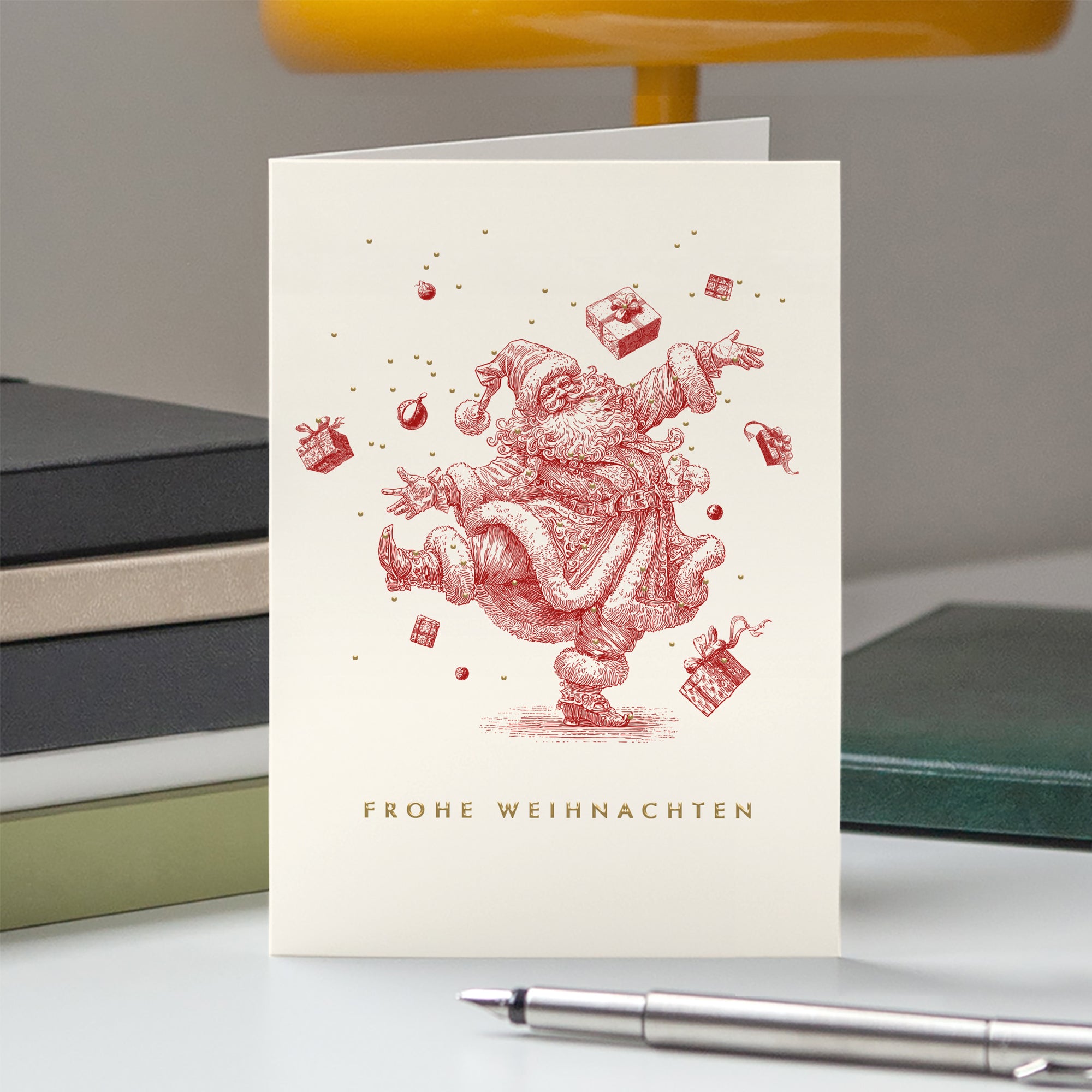 Tanzender Weihnachtsmann | Weihnachtskarte mit goldener Prägung • Hochformat klappbar photo N° 5