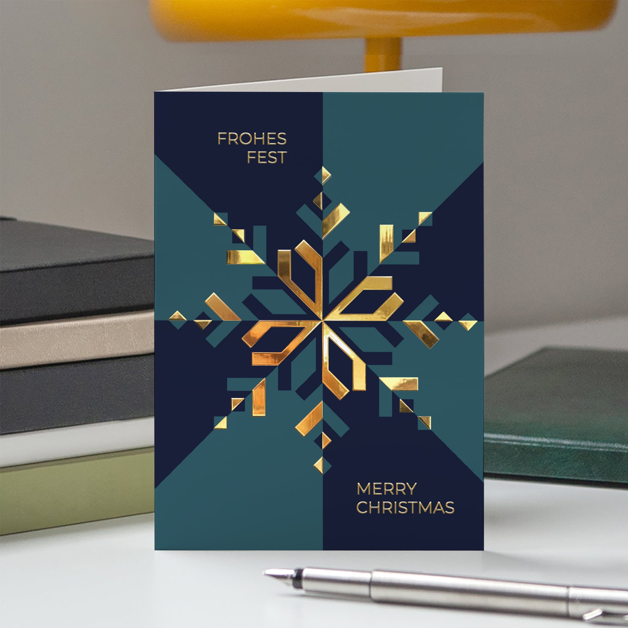 Edelne Schneeflocke | Weihnachtskarte mit goldener Prägung • Hochformat klappbar photo N° 5
