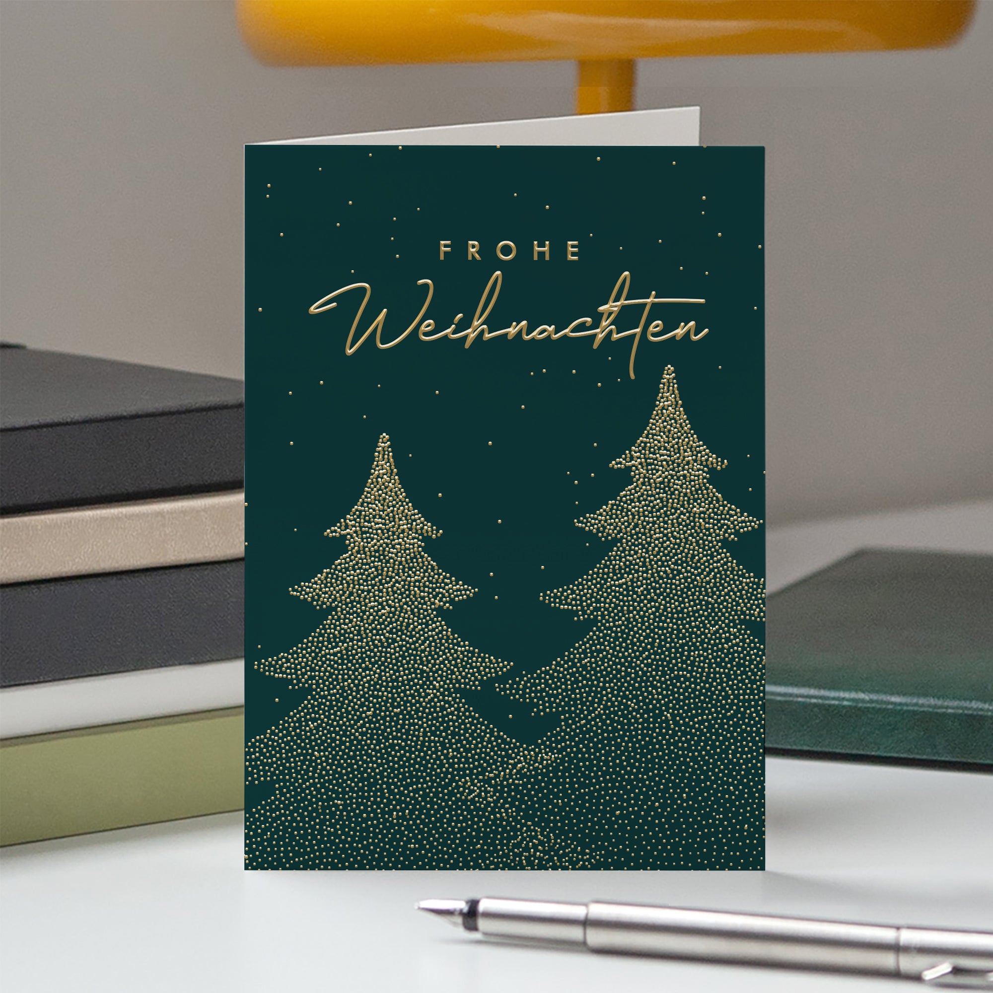 Funkelnder Wald | Weihnachtskarte mit goldener Prägung • Hochformat klappbar photo N° 5